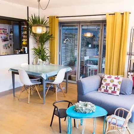 아파트 Beautiful Upscale With Large Terrace *