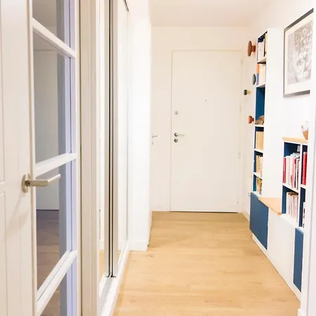 Beautiful Upscale With Large Terrace 아파트 *