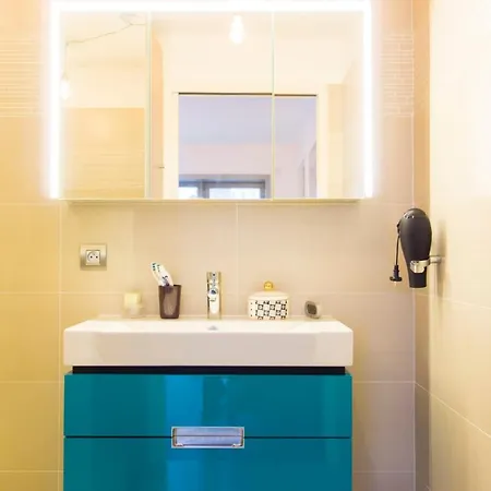 Beautiful Upscale With Large Terrace 아파트 *
