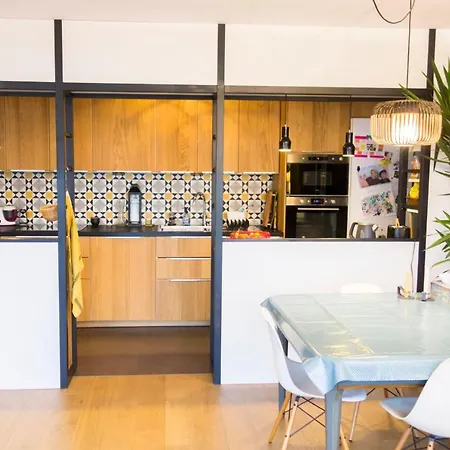 Beautiful Upscale With Large Terrace 아파트